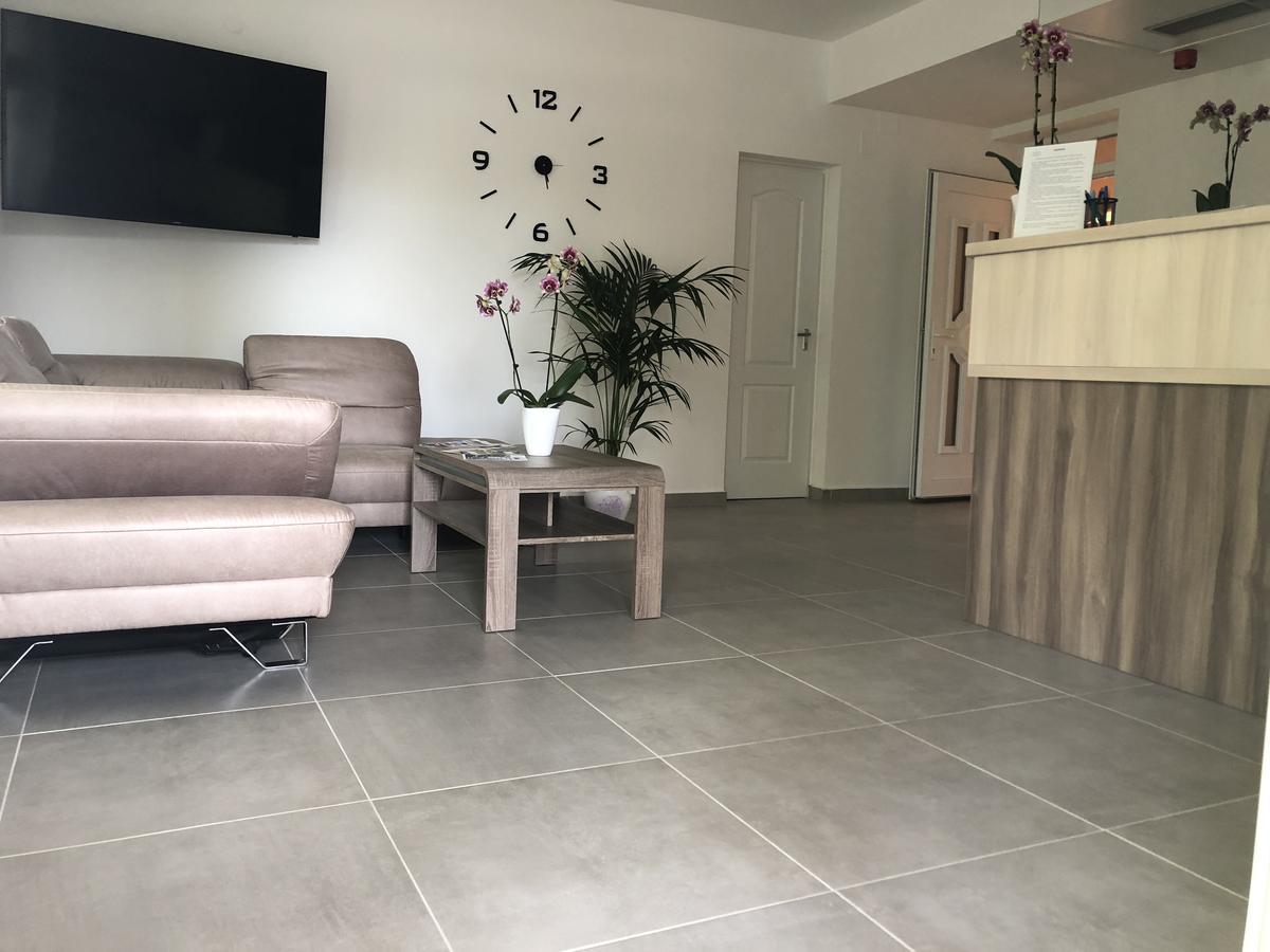 Boro Apartman Tiszafured Luaran gambar