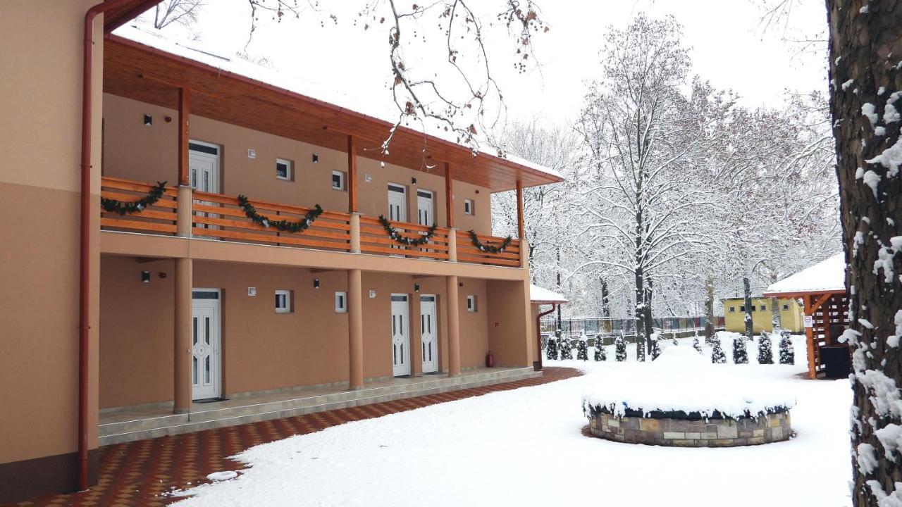 Boro Apartman Tiszafured Luaran gambar